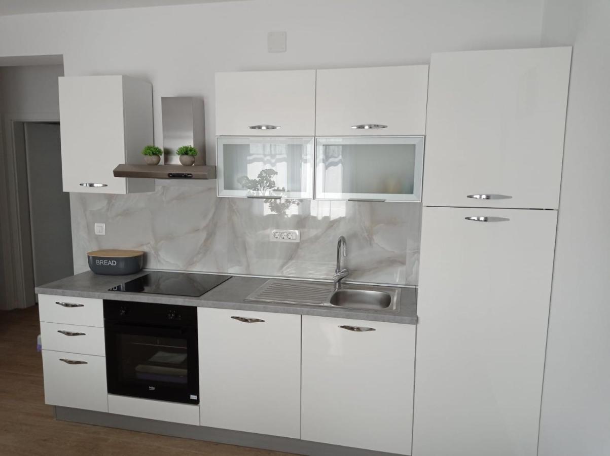 Apartman Franc S Vir Exteriér fotografie